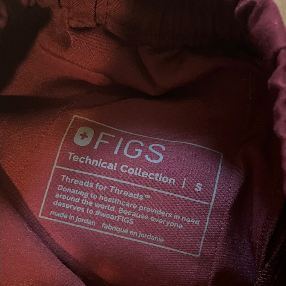Figs Burgundy V-Neck Scrub Top & Bottoms Size Small - Picture 6 of 7